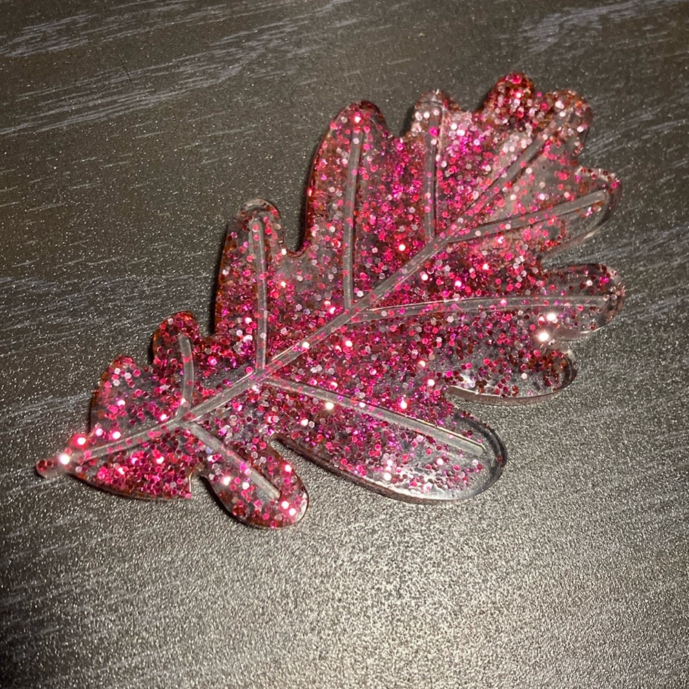 Pink resin leaf coaster🌿